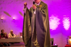 Jugendpfarrer Johannes Prestele bei der Predigt