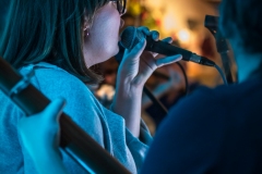 Lisa beim Wohnzimmerkonzert